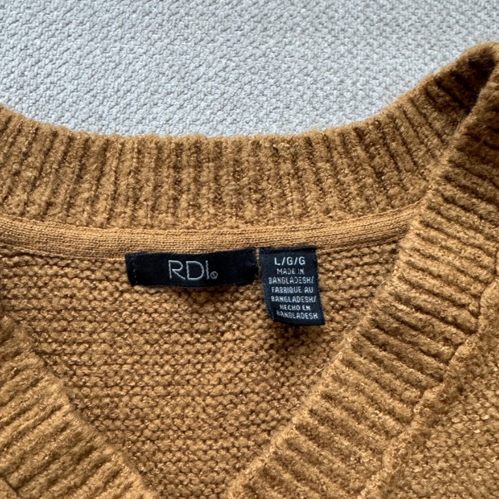 Barely used clothes - Picture 4 of 16